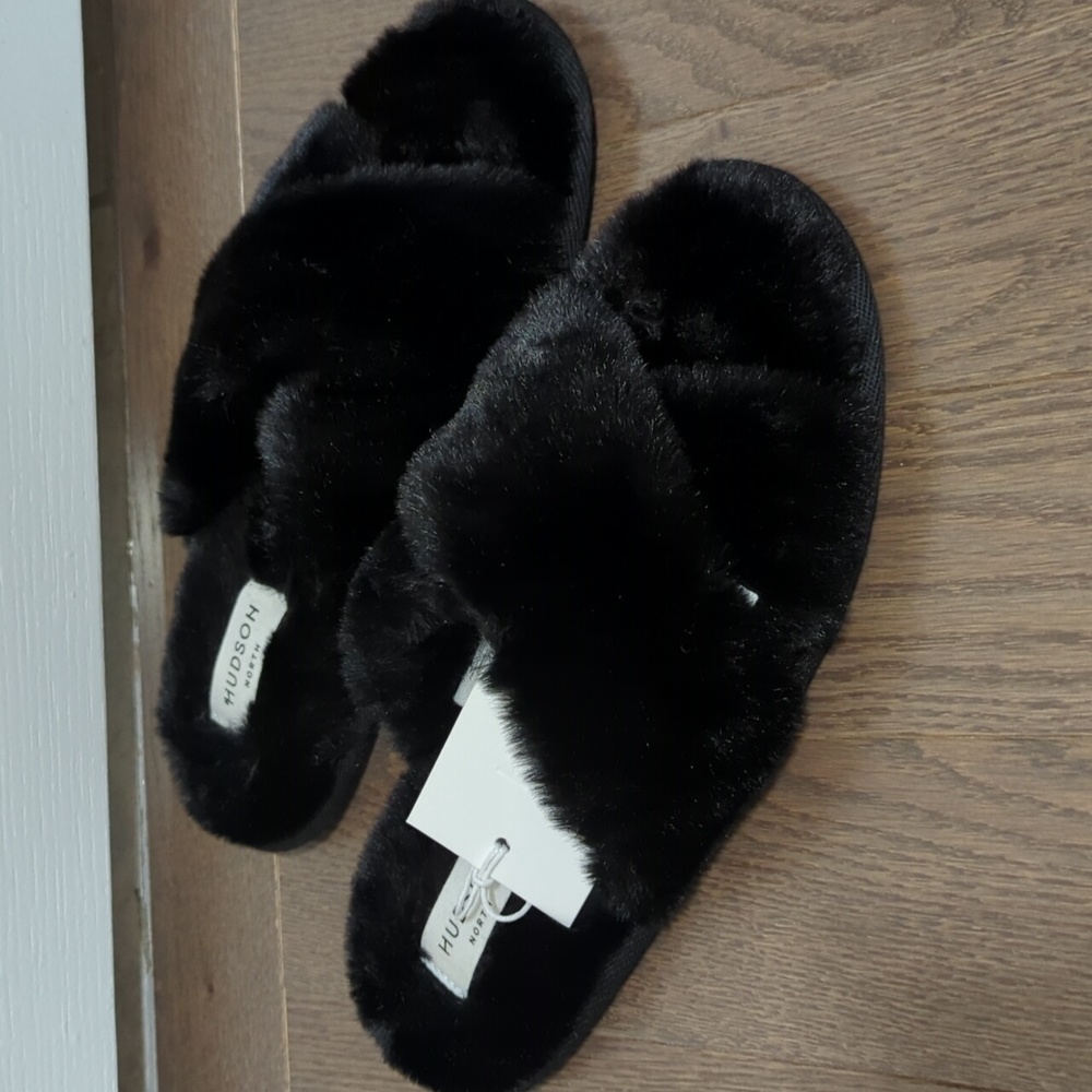 Black furry slippers -S/M - NWT
